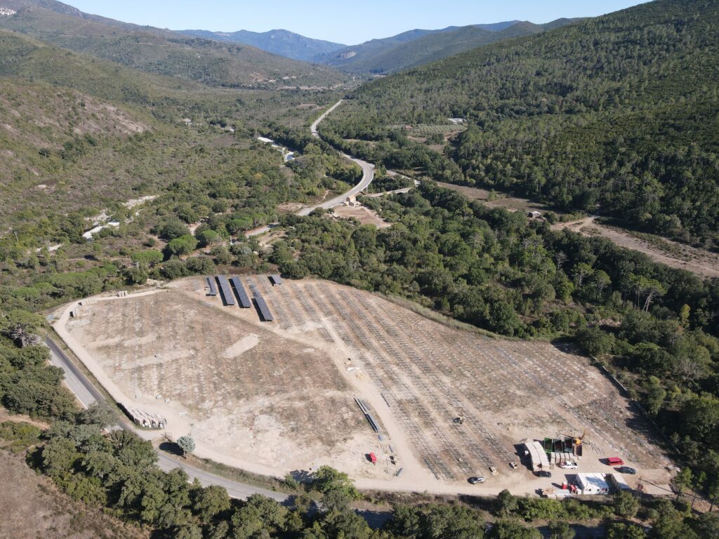 centrale-solaire-de-venaco-corse-en-constructio