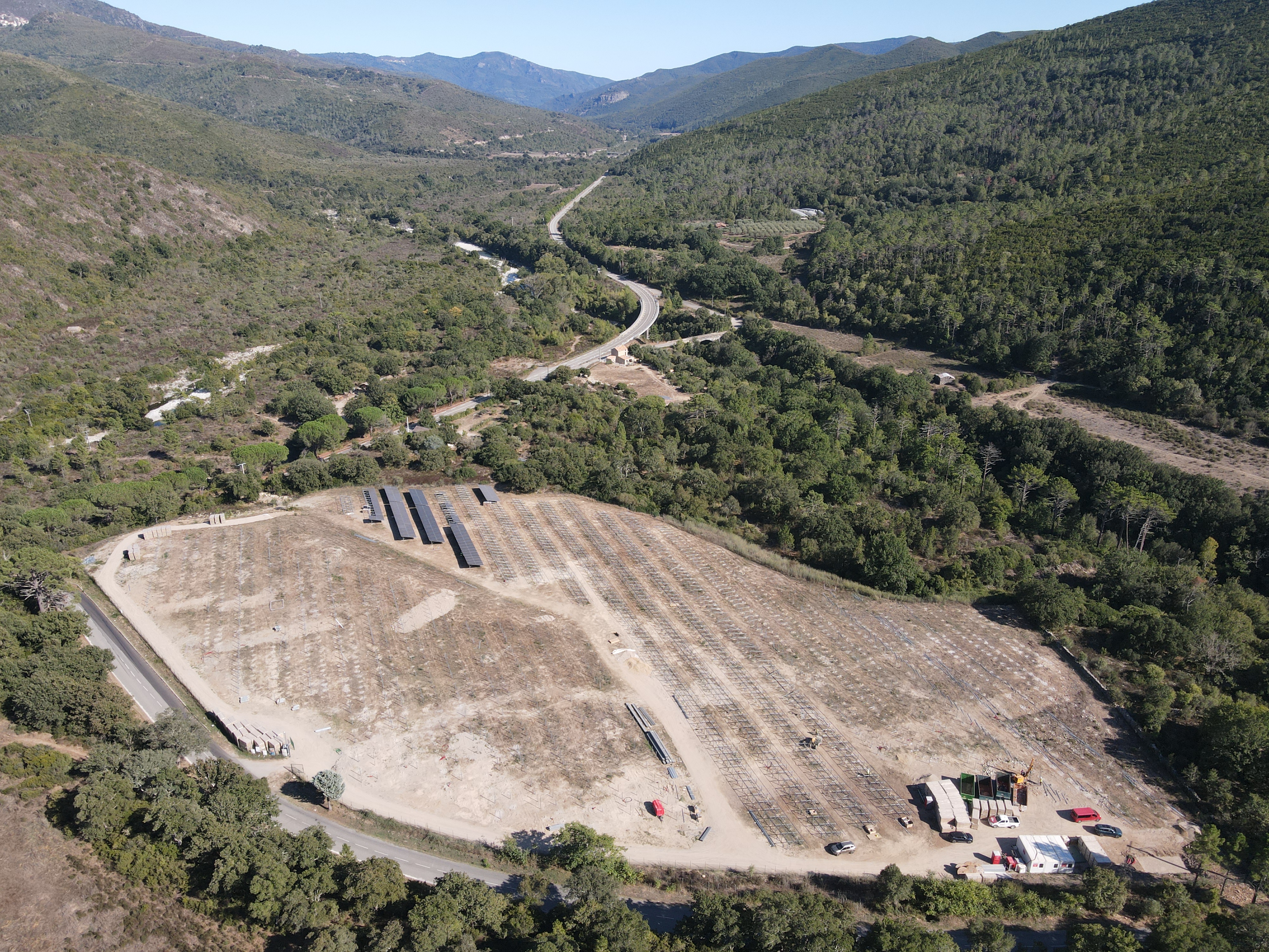 centrale-solaire-de-venaco-corse-en-constructio