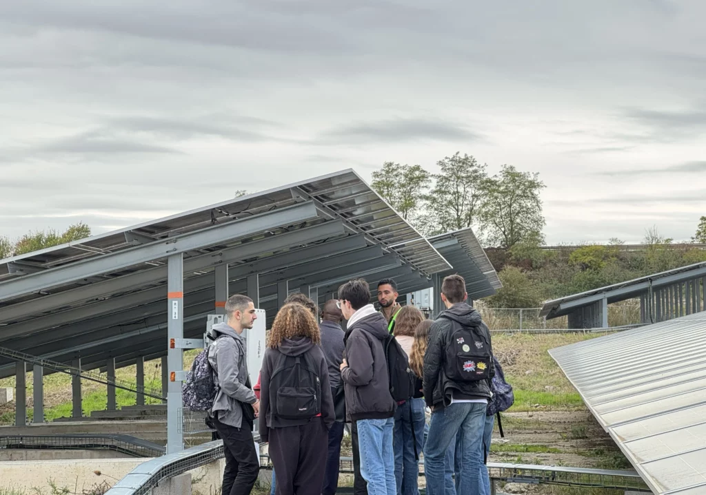 Élèves du lycée Duhamel du Monceau en visite sur la centrale solaire de Pithiviers